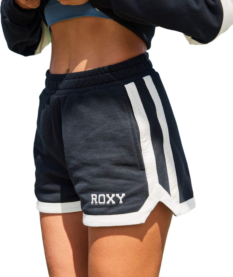 Womens Essential Energy Scallop Shorts