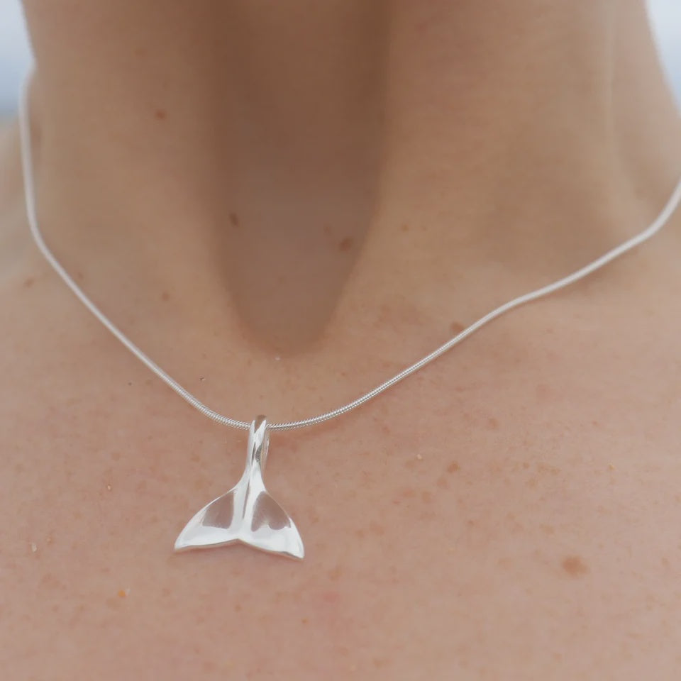 Artio Whale Tail Necklace